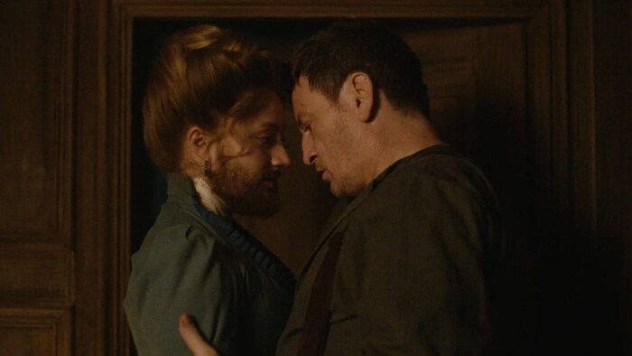 Anfangs wird Rosalie (Nadia Tereszkiewicz) von Abel (Benoît Magimel) abgestoßen, doch irgendwie ...