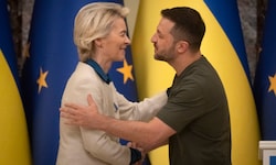 EU-Kommissionspräsidentin Ursula von der Leyen und der ukrainische Präsident Wolodymyr ...