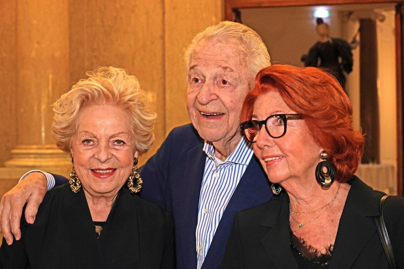 Geladene Gäste: Harald mit Ingeborg Serafin und Ingrid Klingohr freuten sich mit! (Bild: Bissuti Kristian/KRISTIAN BISSUTI)