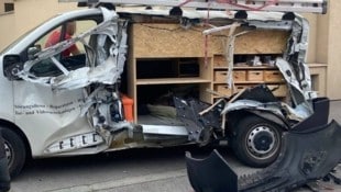 Reparaturen führt normal jener Wagen im Stadtgebiet durch. Ob das Auto selbst noch zu reparieren ist, ist unklar. (Bild: Stadt Wien/ Feuerwehr)