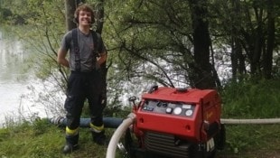 Nicht nur Jung-Politiker: Als Maschinist ist Lorenz bei der FF St. Magdalen im Einsatz. (Bild: zVg)