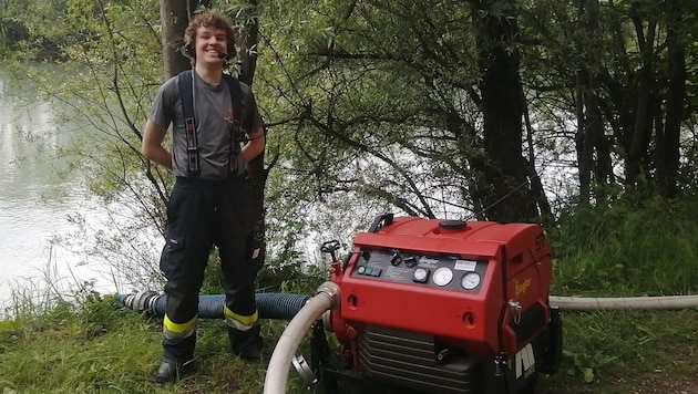 Not just young politicians: Lorenz works as an engine driver for the St. Magdalen fire brigade. (Bild: zVg)