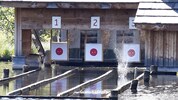 Aufs klare Wasser des Prebersees wird gezielt und mit Glück in die Scheibenmitte getroffen.