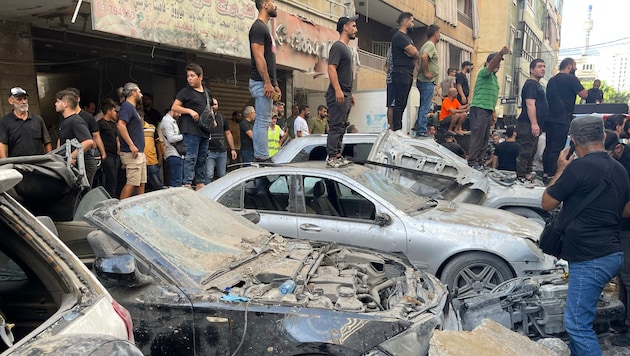 There were explosions in the south of Beirut on Friday afternoon. (Bild: AP/Bilal Hussein)