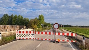 Im Tullnerfeld – wie hier bei Michelhausen – sind noch immer zahlreiche Straßen gesperrt. (Bild: Lauber)