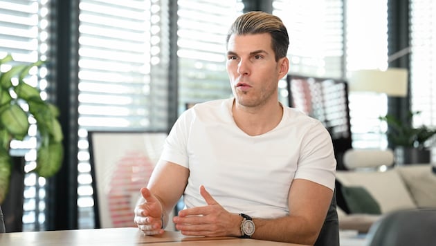 „Mister Runtastic“ Florian Gsschwandtner bei einem Interviewtermin mit der „Krone“. Nach der Entscheidung von adidas, die drei Runtastic-Standorte zu schließen, gab der Mitgründer der Firma in seinem Podcast nun ein Statement dazu ab. (Bild: Wenzel Markus)