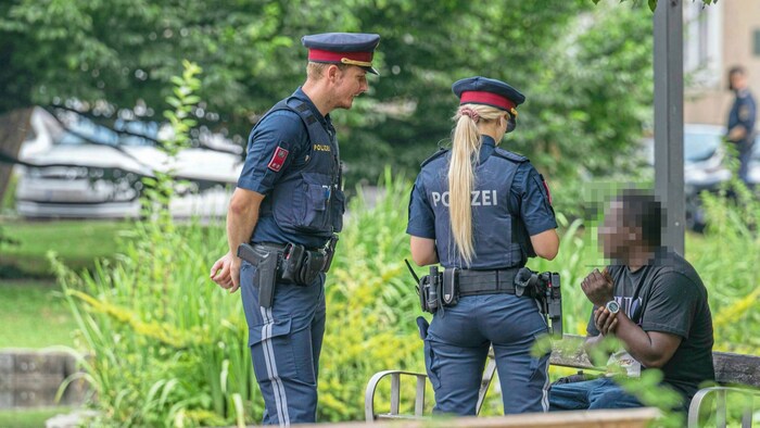 Die Polizei bei Kontrollen