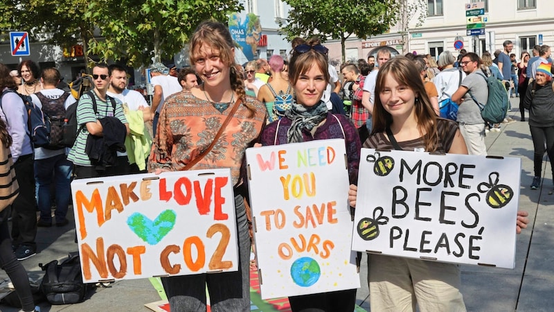 After the big flood: bright sunshine accompanied many demonstrators in Graz who were "striking" for the climate. (Bild: Jauschowetz Christian/Christian Jauschowetz)