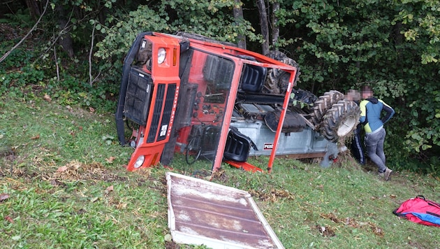 For the driver of the tractor, all help came too late. (Bild: ZOOM Tirol/zoom.tirol, Krone KREATIV)