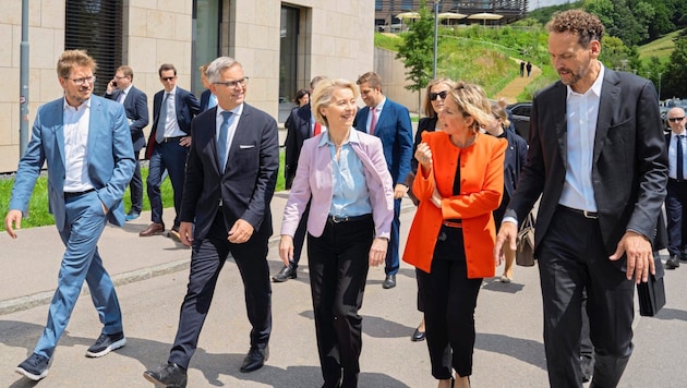 Magnus Brunner from Vorarlberg found out just a few minutes before the announcement by EU Commission President Ursula von der Leyen that he would be Europe's super cop. (Bild: BMF/Ronald Thekkumcoil)