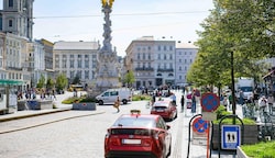 Die Taxler und auch die Nachtschwärmer können aufatmen: Der Taxistand hätte eigentlich geschliffen werden sollen, bliebt nun aber doch erhalten. (Bild: Einöder Horst)