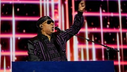 Stevie Wonder unterstützt Demokratin Kamala Harris – und geht dafür jetzt sogar extra auf Tour. (Bild: AP)