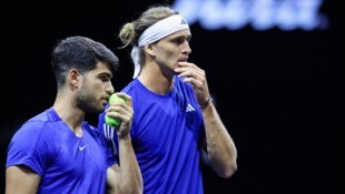 Kassierten im Doppel eine Pleite: Carlos Alcaraz und Alexander Zverev. (Bild: APA/AFP)