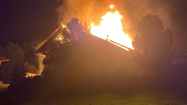 Der Bauernhof wurde zerstört. (Bild: FF Pfaffenhofen)