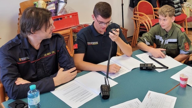 Radio communication is the central component of firefighter training. (Bild: Günter Prünner)