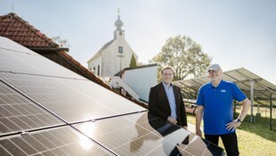 Landesrat Stefan Kaineder (li) und der Obmann der Wassergenossenschaft Gramastetten Kurt Pfleger