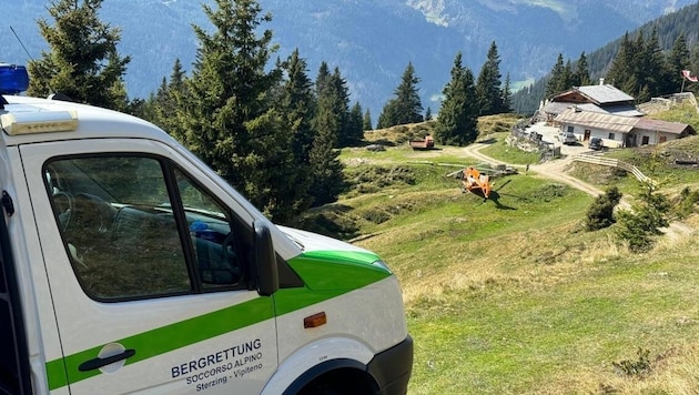 The mountain rescue services from Sterzing, the mountain rescue team from the Finance Guard, the Pelikan 2 rescue helicopter, the Finance Guard helicopter and the emergency pastoral care team were deployed after the mountain accident. (Bild: bergrettung sterzing südtirol)