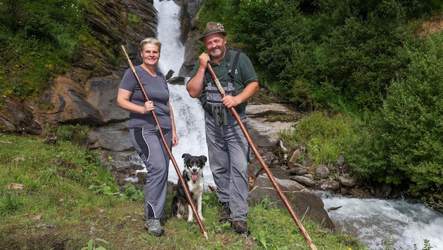 Claudia and Paul Entleitner manage the Bauernalm below the mighty waterfall of the Walcherbach stream. (Bild: Hölzl Roland)