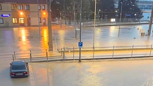 The area around the Alpenbahnhof was completely under water. (Bild: zVg, Krone KREATIV)