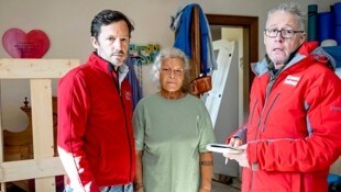 Dankbar für die rasche Hilfe – Opfer Christina Schmirl mit Caritas-Direktor Klaus Schwertner und ...
