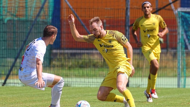 Patrick Mayer (right) redeemed Siezenheim late on. (Bild: Tröster Andreas/Kronen Zeitung)