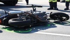 Schwerer Unfall in Kaumberg, Bezirk Lilienfeld. Ein 25-jähriger Motorradfahrer verlor dabei sein ...