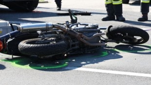 Schwerer Unfall in Kaumberg, Bezirk Lilienfeld. Ein 25-jähriger Motorradfahrer verlor dabei sein ...