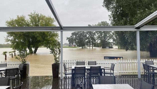 On Sunday, the Diamond Country Club in Atzenbrugg was flooded after the Perschling dam burst. (Bild: Diamond Country Club)