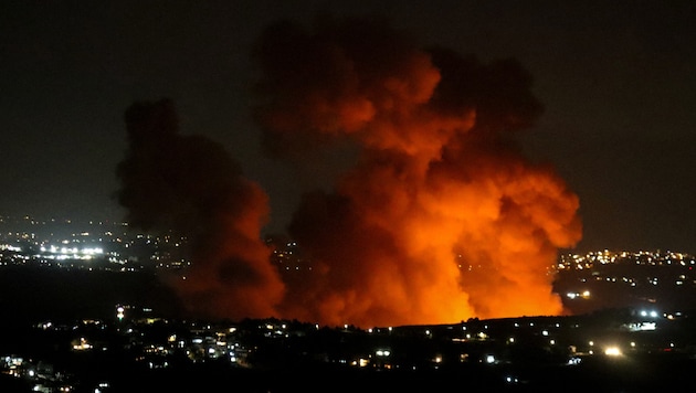 Around 400 targets have been attacked since Saturday afternoon, including operational rocket launchers and "terrorist infrastructure" in several areas in southern Lebanon. In the picture: Attack in the south on Zawtar (Bild: AFP)