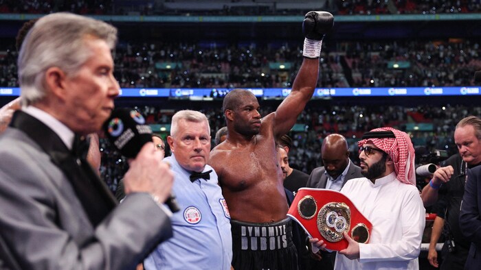 Daniel Dubois celebrates.