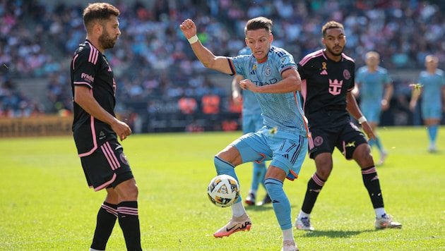 Hannes Wolf (r.) gegen Ex-Barca-Star Jordi Alba (l.) (Bild: APA/Getty Images)