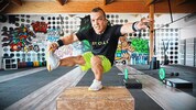 Einbeinige Boxsprünge gehören zu Wallners Training.