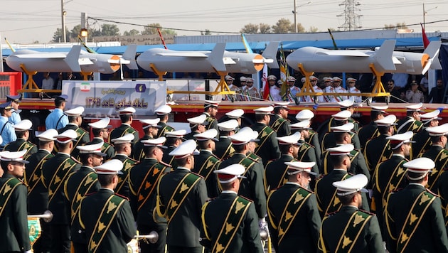 The new drones were spotted at a military parade in Tehran. (Bild: AFP/AFP or licensors)