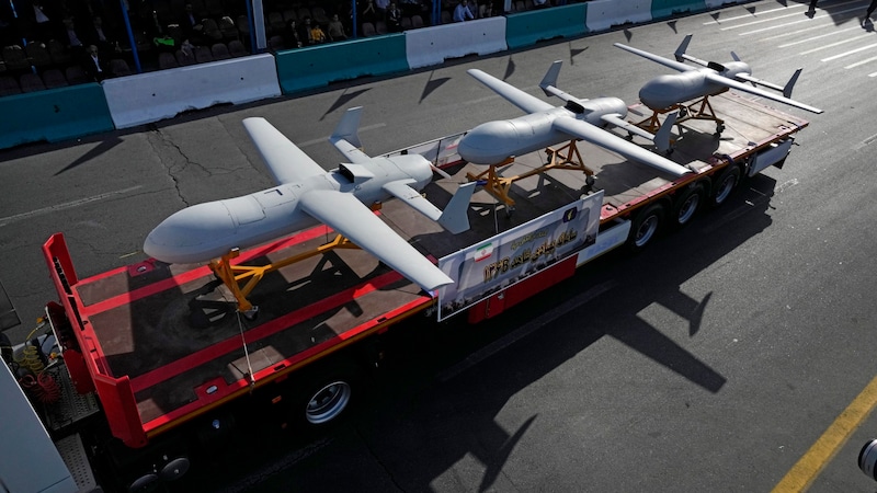 The new Iranian drones from above (Bild: AP ( via APA) Austria Presse Agentur/ASSOCIATED PRESS)