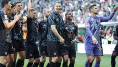 Partystimmung beim FC Bayern München (Bild: AFP/AXEL HEIMKEN)