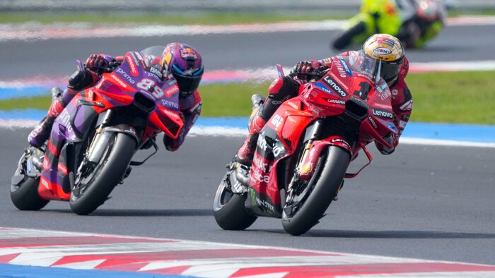 World champion Francesco Bagnaia (r.) retired.