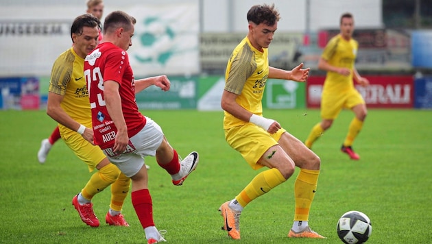 Lukas Poindl (re.) schoss Golling zum Sieg. (Bild: Tröster Andreas/Kronen Zeitung)