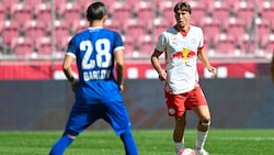 Jannik Schuster (re.) hielt die Defensive  lange gut zusammen. (Bild: GEPA/GEPA pictures)