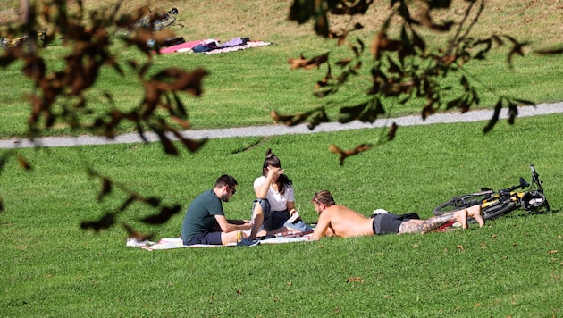 Summery temperatures on Sunday in Graz City Park. (Bild: Jauschowetz Christian)