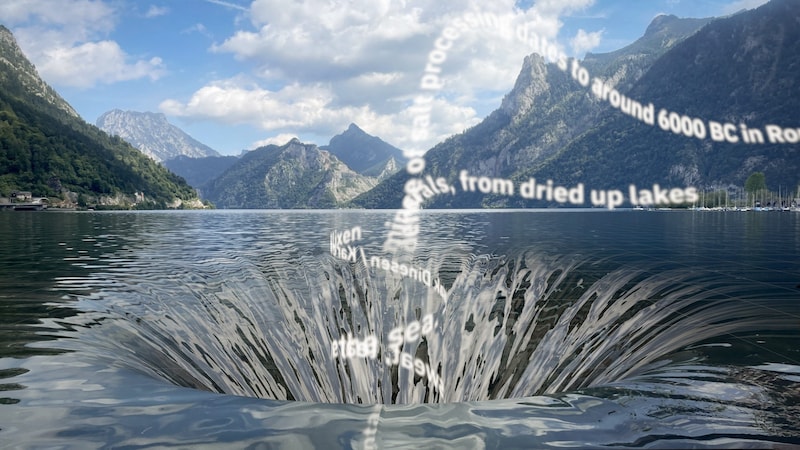 Only on the smartphone - A crater in Lake Traunsee spits out many words ...