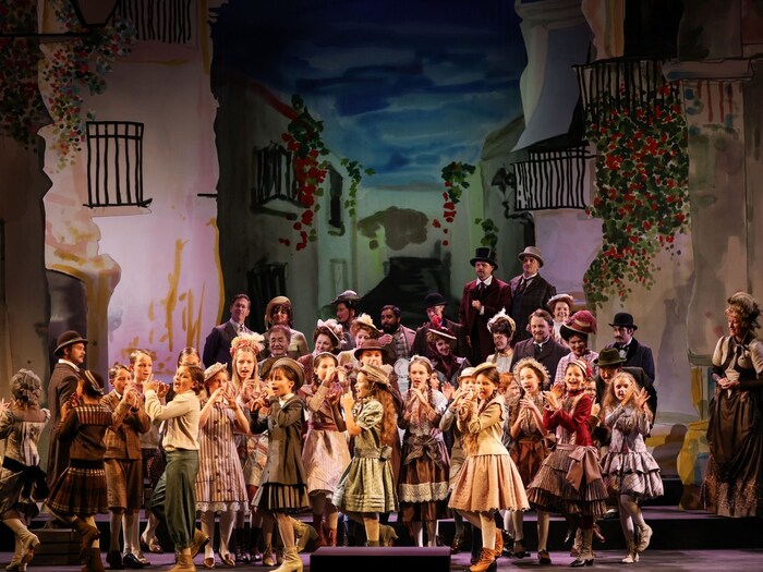 Der großartige Volksopern-Kinderchor hat seinen Auftritt in „Carmen“.