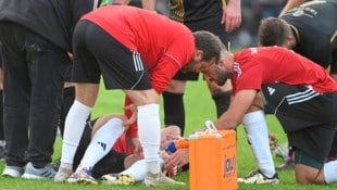 Oli Krappinger am Boden: Straßburgs Freistoß-Held verdrehte sich nur vier Minuten nach dem „Doppelpack“ das Knie. (Bild: Sobe Hermann/Ersteller : Hermann Sobe , 9232 Rosegg, Urheberrecht , Credit -Photo by Medienservice HS H.Sobe)