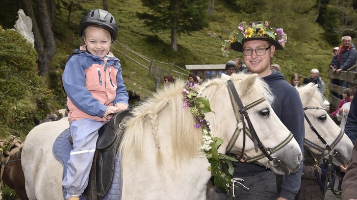 Ganz glückliche junge Zuseher durften auch aufs Pony rauf