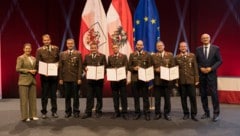 Geehrt wurden unter anderem auch Katastrophenhilfszüge der Feuerwehr. (Bild: Land Tirol)