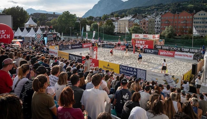 Tolle Kulisse und volles Haus zum Tour-Abschluss am Innsbrucker Marktplatz.