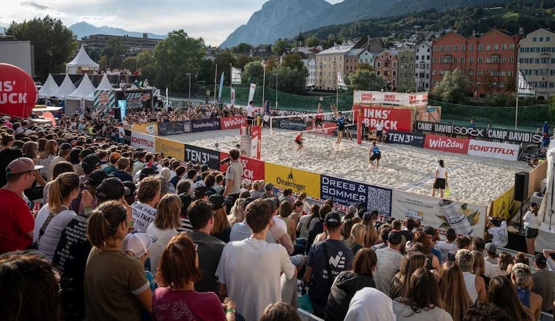 Tolle Kulisse und volles Haus zum Tour-Abschluss am Innsbrucker Marktplatz. (Bild: Max Mauthner)