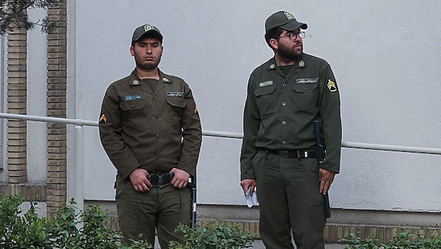 Iranian security forces (symbolic image) (Bild: APA/AFP/ATTA KENARE)