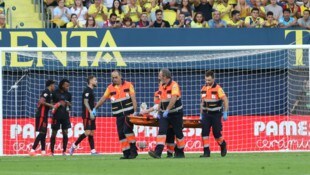 Marc-Andre ter Stegen musste abtransportiert werden.