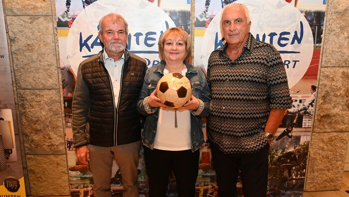 The lucky Krone winners with Hans Krankl