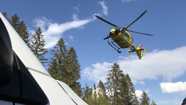 Die 58-Jährige musste mit dem Hubschrauber ins LKH Graz geflogen werden. (Symbolbild) (Bild: Rotes Kreuz Stmk.)